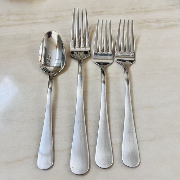 Lot of 4 MIKASA Symmetry-Sincerity Stainless Flatware 18/0 Glossy Plain Tips Up - Picture 1 of 8